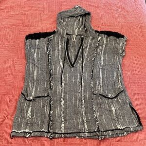 Free People women’s size medium (fits on the bigger side) Textured Knit Poncho